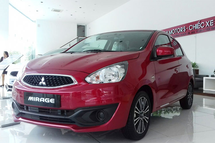 Bước sang năm 2018, Mitsubishi Việt Nam đã cắt gần như toàn bộ ưu đãi đối với giá xe, bao gồm cả xe nhập khẩu lẫn lắp ráp trong nước. Trong tháng 5/2018 này, ngoài việc mẫu xe đăt tiền Mitsubishi Pajero giảm giá lên tới 164 triệu đồng - thì thu hút khách hàng hơn cả chính là phiên bản xe giá rẻ Mitsubishi Mirage MT Eco.