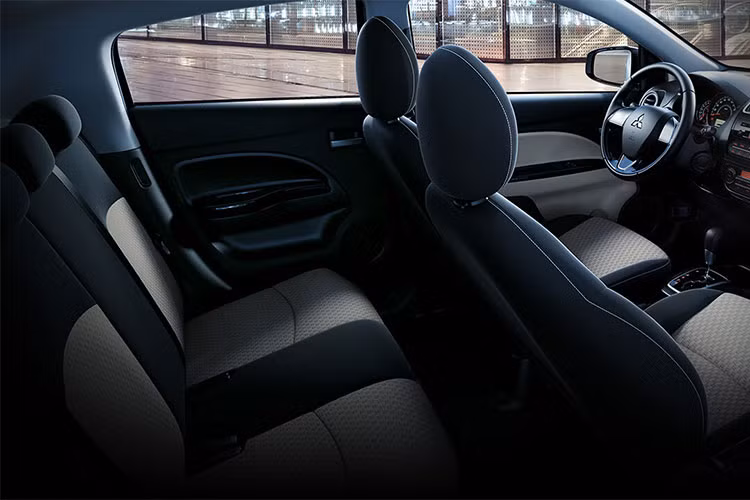 Mitsubishi Mirage MT Eco mới được trang bị khối động cơ MIVEC 1.2 giống như phiên bản cũ. Động cơ cho công suất cực đại 77 mã lực và mô-men xoắn cực đại 96 Nm, đi kèm hộp số tay 5 cấp. Các trang bị an toàn được trang bị trên xe như: khung xe RISE, 2 túi khí và hệ thống căng đai tự động, dây an toàn cho tất cả các hàng ghế...