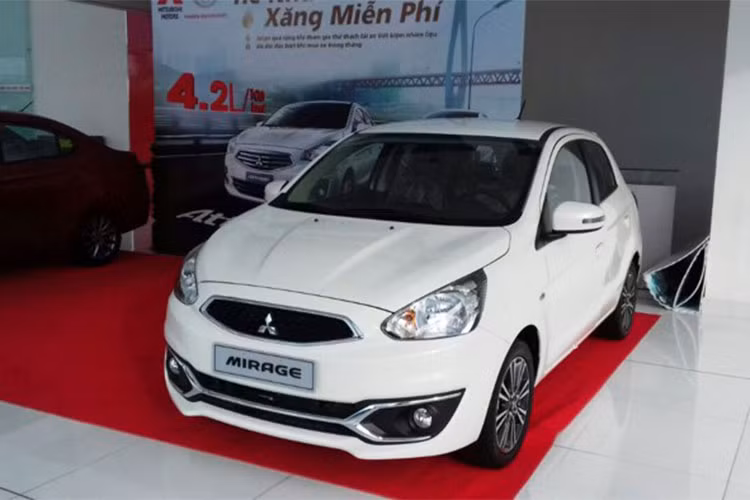 Mirage là mẫu xe tốt và luôn được đánh giá cao tại thị trường nước ngoài. Tuy nhiên, nó lại gặp nhiều bất lợi trước các đối thủ cùng phân khúc tại Việt Nam. Lý do có thể kể đến như; thiết kế của xe đơn giản, thô và già cỗi, không chịu làm mới. Chế độ chăm sóc khách hàng sau bán hàng của Mitsubishi tại Việt Nam bị người tiêu dùng đánh giá thấp.