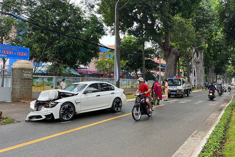 Cho nguoi khong co bang lai muon oto, nguy co doi dien an hinh su