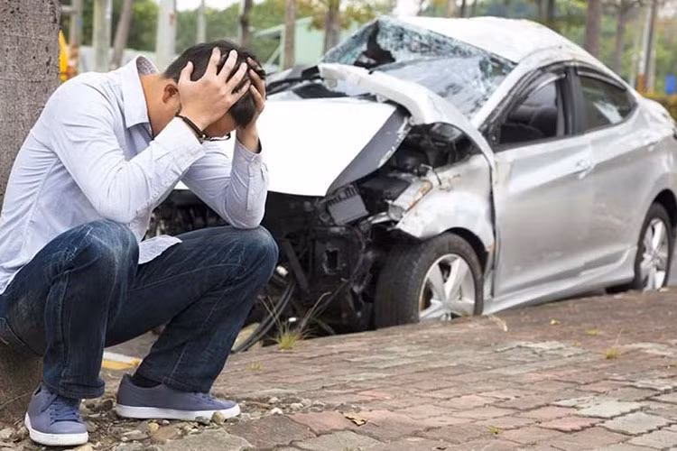 Cho nguoi khong co bang lai muon oto, nguy co doi dien an hinh su-Hinh-2