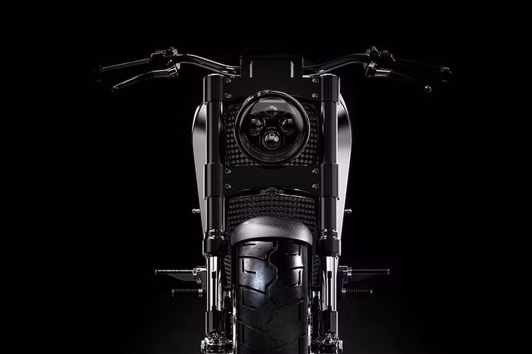 Từ những thành công của The Dark Side, nhóm thiết kế này đã kết thúc năm 2017 với một sản phẩm còn ấn tượng hơn, đó là chiếc Odyssey. Những nét đặc trưng của Bandit9 vẫn tiếp tục được phát huy trên Odyssey - đó là thiết kế nguyên khối được làm từ những mảng thép hoặc hợp kim nhôm liền mạch, với độ chính xác cao như các siêu xe hơi.