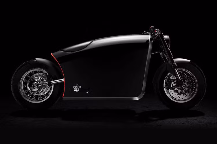 Để tạo ấn tượng mạnh, chiếc xe đã được lắp cặp bánh căm với niềng Borani siêu nhẹ, đường kính 15 inch nhưng có bản rộng và cặp lốp "béo". "Dàn chân" trước của chiếc xe sử dụng cặp phuộc USD Marzocchi được lồng vào chảng ba trên dưới CNC bằng nhôm nhuộm đen. Hệ thống phanh sử dụng cặp heo Beringer Aerotec 4 piston nguyên khối. 