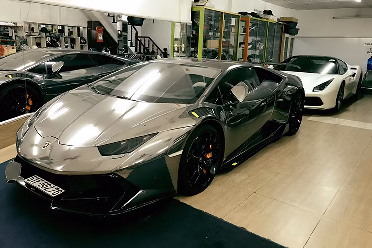 Nguyên bản, Lamborghini Huracan LP610-4 sử dụng khối động cơ V10, dung tích 5,2 lít sản sinh công suất tối đa 610 mã lực và mô-men xoắn cực đại 560 Nm. "Siêu bò" mất 3,2 giây để tăng tốc từ 0-100 km/h, trước khi đạt vận tốc tối đa 325 km/h. Được biết chiếc siêu xe này từng được chủ nhân tại TP HCM rước về với mức giá 15 tỷ đồng.