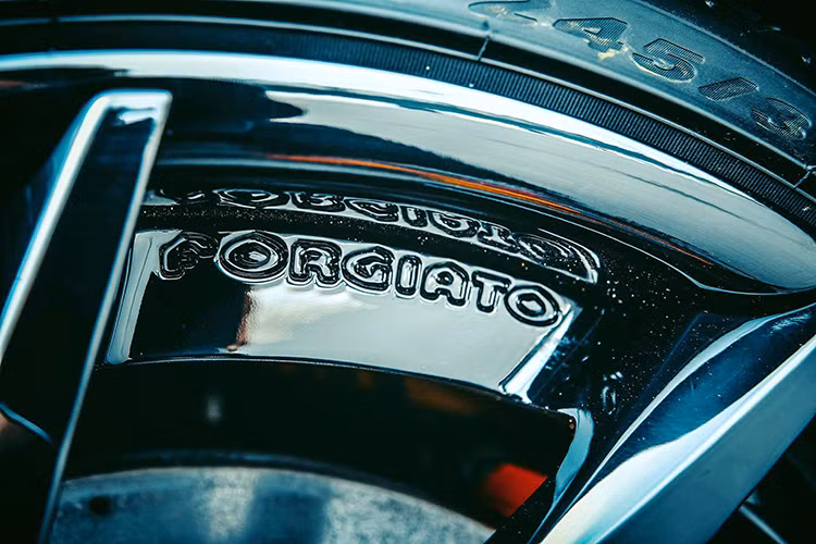 Gói độ body kit Novara Edizione của Vorsteiner trên siêu xe Lamborghini Huracan chú trọng vào khả năng tối ưu hóa khí động học trên "siêu bò" khi sử dụng chất liệu sợi carbon làm thiết kế và qua đó cũng mang đến diện mạo ấn tượng hơn cho ngoại thất.