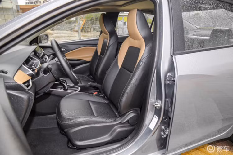 Onix mới là mẫu xe đầu tiên trong số nhiều mẫu xe mới của Chevrolet và Buick ở phân khúc B và C sử dụng nền tảng khung gầm GEM (Global Emerging Markets platform). Bên dưới nắp ca-pô Onix là khối động cơ xăng 3 xy-lanh thẳng hàng (I3) dung tích 1.0L tăng áp (Ecotec 325T) cho công suất tối đa 123 mã lực và mô-men xoắn cực đại 180Nm.