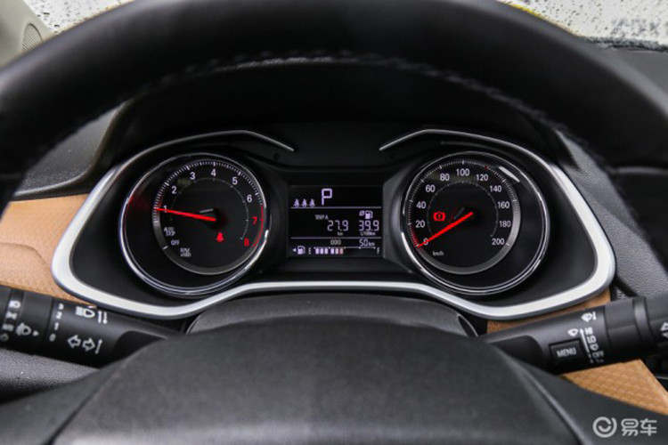 Chevrolet Onix 2019 mới đi kèm với một số hệ thống an toàn tiêu chuẩn phanh: ABS/ EBS, cân bằng điện tử (ESC), kiểm soát lực kéo (TCS) hay khởi hành ngang dốc (HSA), trong khi các tùy chọn khác bao gồm: camera lùi, hệ thống giám sát áp suất lốp (TPMS) và khóa ISOFIX cho ghế an toàn cho trẻ em.