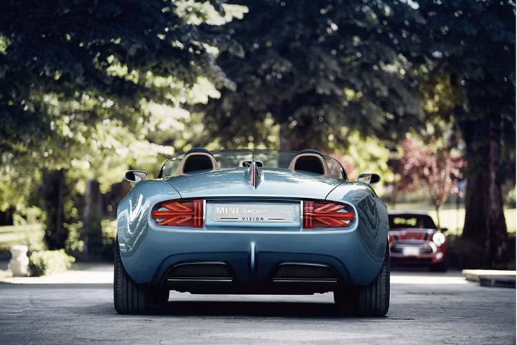 Thiết kế bên ngoài của MINI Superleggera với những đường cong mềm mại, ấn tượng, đèn pha tròn trịa.