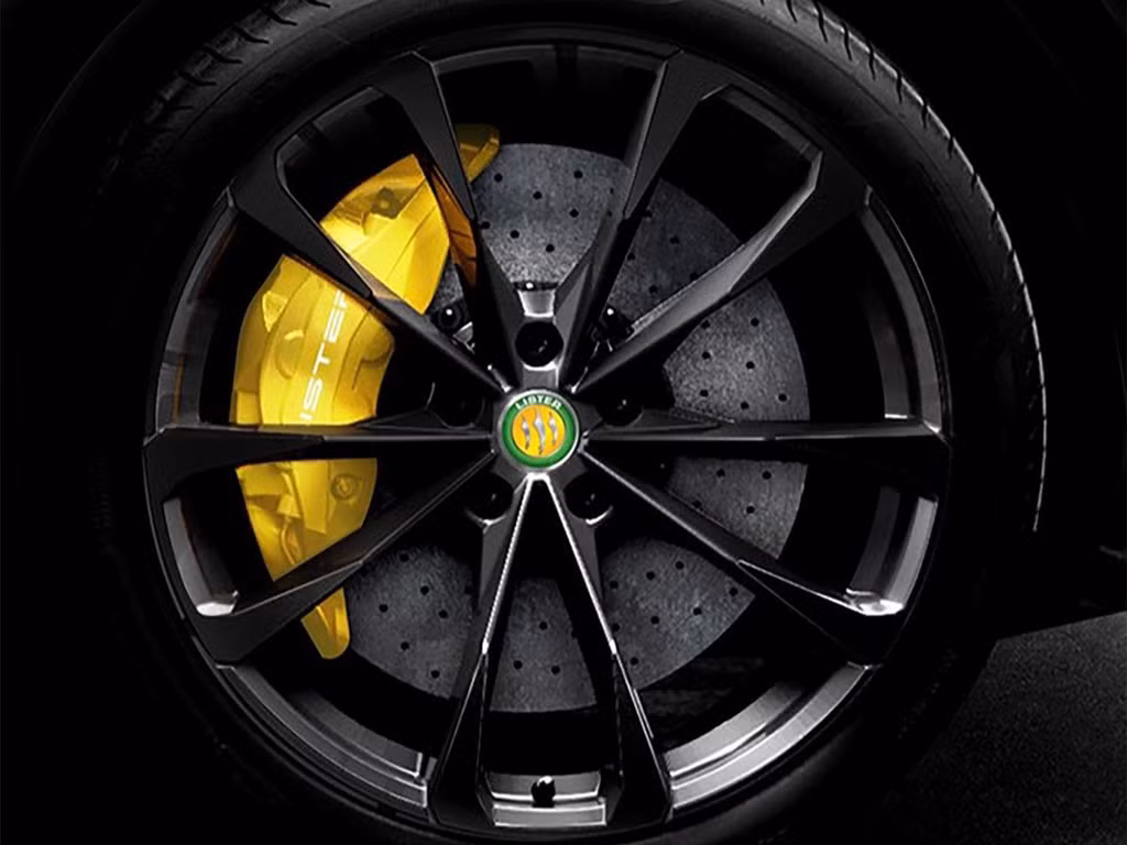 Đối thủ của LFP sẽ là Lamborghini Urus, Porsche Cayenne Turbo, Mercedes-AMG GLE 63 S, BMW X5M, Bentley Bentayga W12, Alfa Romeo Stelvio Quadrifoglio và Tesla Model X. Tất cả mẫu xe hiệu suất cao này, ngoại trừ W12 Bentley, V6 Alfa và xe điện Tesla, đều dùng động cơ xăng tăng áp V8.