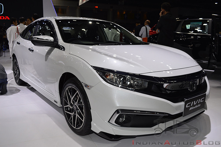 Mẫu xe sedan cỡ C Honda Civic 2019 đã chính thức ra mắt thị trường Đông Nam Á trong triển lãm Thai Motor Expo 2018 ở Thái Lan. Được biết, Thái Lan là thị trường Đông Nam Á đầu tiên đón nhận Honda Civic 2019 sau khi mẫu xe này trình làng tại Mỹ vào hồi tháng 8 năm nay.