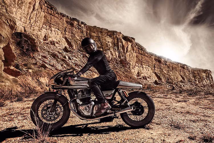 Nguyên bản, mẫu xe sử dụng khối động cơ parallel (2 xy-lanh) dung tích 648cc, đi kèm hệ thống phun nhiên liệu điện tử và hệ thống làm mát bằng dung dịch. Với hộp số 6 cấp, xe đạt công suất 47 mã lực và momen xoắn cực đại 52 Nm tại 5.250 vòng/phút. Royal Enfield cho biết động cơ này có khả năng đạt 80% công suất ngay ở vòng tua máy 2.500 vòng/phút - một lợi thế cho mẫu xe vận hành ở tốc độ thấp.