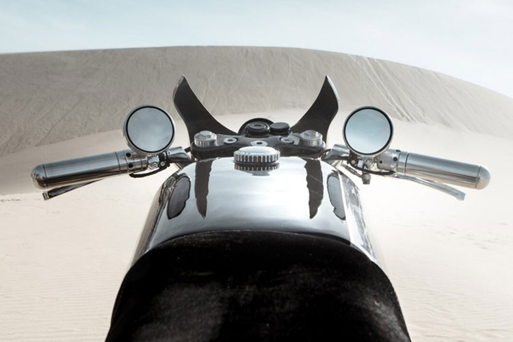 Từ những hình ảnh đặc biệt được ghi lại như "trời tây" cho đến chiếc xe mang hình ảnh độc dị đã đều khiến các biker phải thổn thức. Thậm chí, có người còn yêu cầu Royal Enfield đưa những bản độ như trên thành phiên bản đặc biệt được hãng bán ra giới hạn.