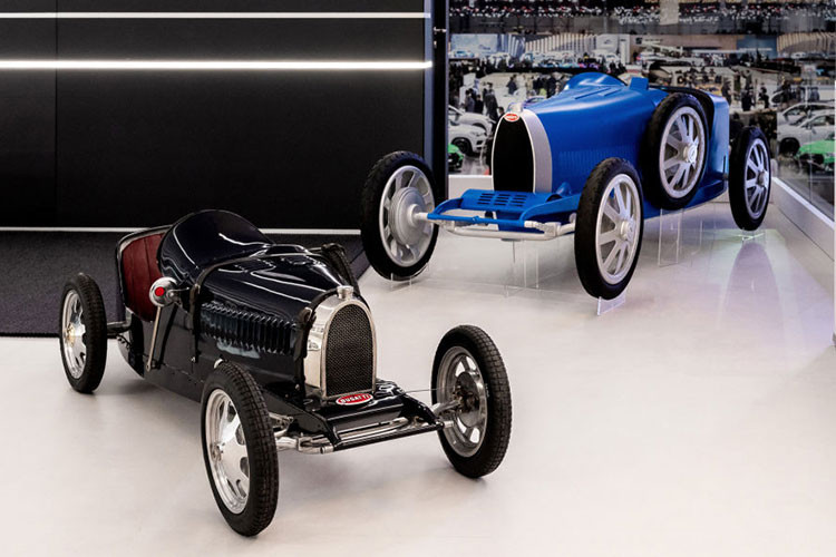 Đương nhiên Baby II sẽ không có trang bị một động cơ tăng áp tứ W16 dung tích 8.0 lít sản sinh 1.479 mã lực như những chiếc Bugatti thông thường ngày nay, thế nên bạn sẽ buộc phải vừa lòng với một mô-tơ điện sản sinh 1,3 mã lực trong “chế độ trẻ em.”