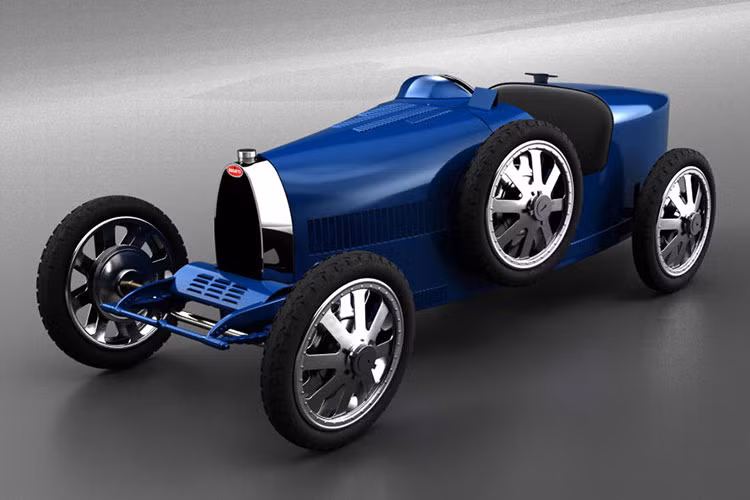 Những trang bị thú vị đáng đề cập khác bao gồm một cụm pin lithi-ion có thể tháo ra được, phanh phục hồi năng lượng, và cả một bộ giới hạn chống trượt vi sai. Chiếc xe trên ảnh đây được hoàn thiện trong màu sơn xanh French Racing Blue, nhưng khách hàng có thể yêu cầu các màu sắc khác khi bắt đầu mua xe.