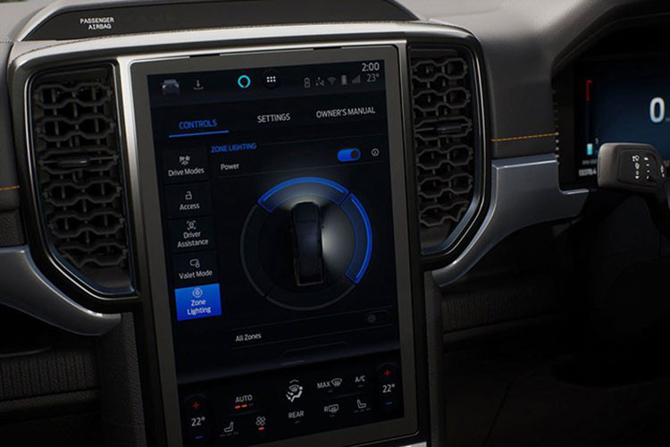 Ngoài ra, Ford Ranger Wildtrack 2022 tại Việt Nam sẽ có đủ các trang bị như hỗ trợ đổ đèo, cảnh báo va chạm khi lùi chuồng, hỗ trợ giữ làn đường, hỗ trợ phanh tự động tích hợp phát hiện người đi bộ, cảnh báo va chạm phía trước đi kèm hỗ trợ phanh, cảnh báo chệch làn đường, phát hiện điểm mù, cảnh báo phương tiện cắt ngang khi lùi, hỗ trợ phanh khi lùi, hỗ trợ đánh lái tránh va chạm, cảm biến khoảng cách phía trước và 7 túi khí.