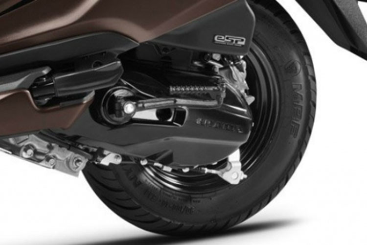 Ngoài những cập nhật về thẩm mỹ, Activa 20th Anniversary Edition vẫn kế thừa các trang bị cơ khí. Sức mạnh xe bắt nguồn từ khối động cơ làm mát bằng không khí, dung tích 109,51cc, phun xăng điện tử PGM-Fi, công nghệ động cơ thông minh eSP và công nghệ thân thiện với môi trường HET.