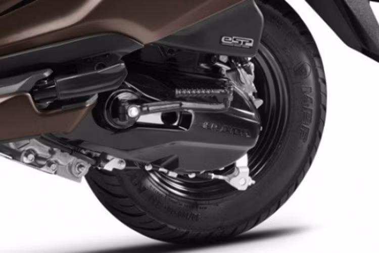 Ngoài những cập nhật về thẩm mỹ, Activa 20th Anniversary Edition vẫn kế thừa các trang bị cơ khí. Sức mạnh xe bắt nguồn từ khối động cơ làm mát bằng không khí, dung tích 109,51cc, phun xăng điện tử PGM-Fi, công nghệ động cơ thông minh eSP và công nghệ thân thiện với môi trường HET.