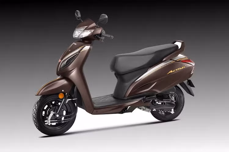 Mẫu xe ga Honda Activa bắt đầu xuất hiện tại thị trường Ấn Độ từ năm 2001. Ngay lập tức nó đã sớm trở thành một trong những xe ga phổ biến nhất tại đất nước Nam Á và đã chứng tỏ được là người “thay đổi cuộc chơi” thuộc ngành công nghiệp xe hai bánh ở đây.