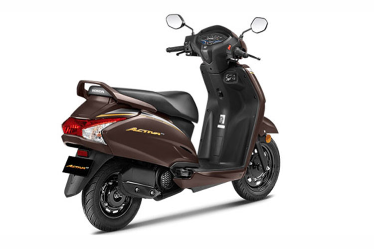 Cho đến nay Honda Activa đã cập nhật tới thế hệ thứ 6 và trở thành mẫu xe ga rất thành công. Mẫu xe ga Activa cũng được người hâm mộ ở Việt Nam biết tới bởi xe có thiết kế gợi nhắc tới mẫu xe ga ăn khách Honda Lead. Mới đây Honda Activa 6G mới có thêm phiên bản kỷ niệm 20 năm (20th Anniversary Edition) để đánh dấu 20 năm có mặt ở Ấn Độ.