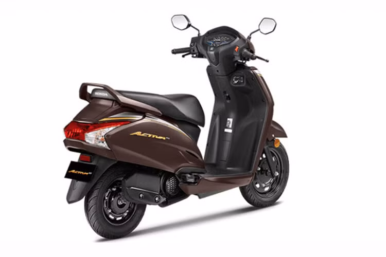 Cho đến nay Honda Activa đã cập nhật tới thế hệ thứ 6 và trở thành mẫu xe ga rất thành công. Mẫu xe ga Activa cũng được người hâm mộ ở Việt Nam biết tới bởi xe có thiết kế gợi nhắc tới mẫu xe ga ăn khách Honda Lead. Mới đây Honda Activa 6G mới có thêm phiên bản kỷ niệm 20 năm (20th Anniversary Edition) để đánh dấu 20 năm có mặt ở Ấn Độ.