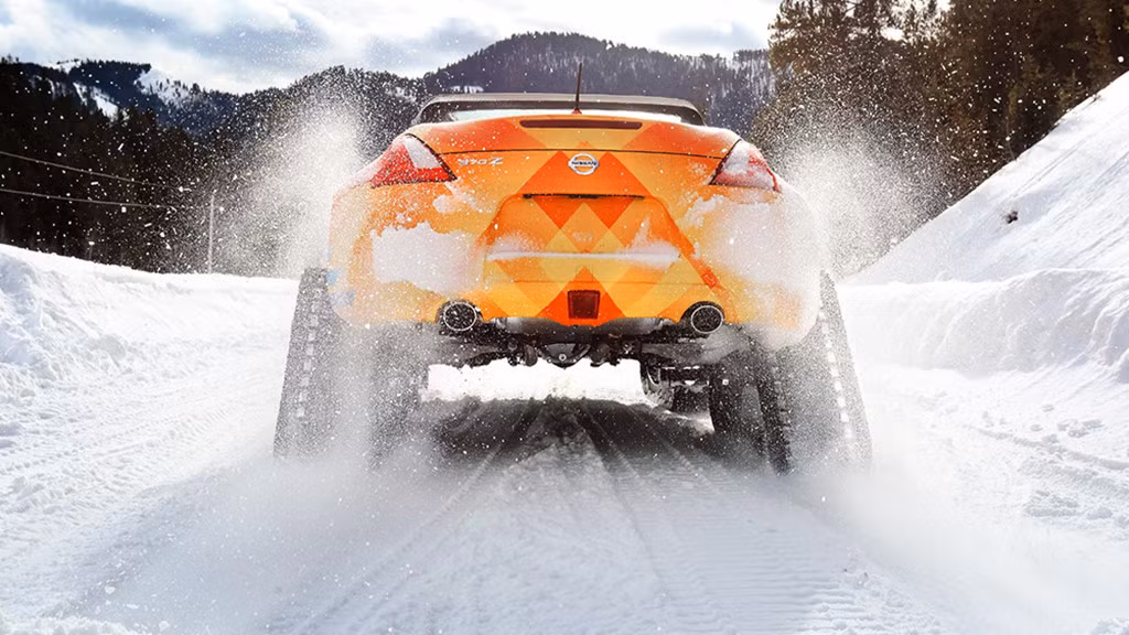 Ở phía trước, hệ thống treo được chế tạo cho phép ván trượt di chuyển tự do. Tuy nhiên, để đảm bảo chiếc xe với động cơ V6 3.8L không bị băng đá xuyên thủng, một chiếc đĩa trượt đã được trang bị và hệ thống ống xả cũng đã được điều chỉnh lại.