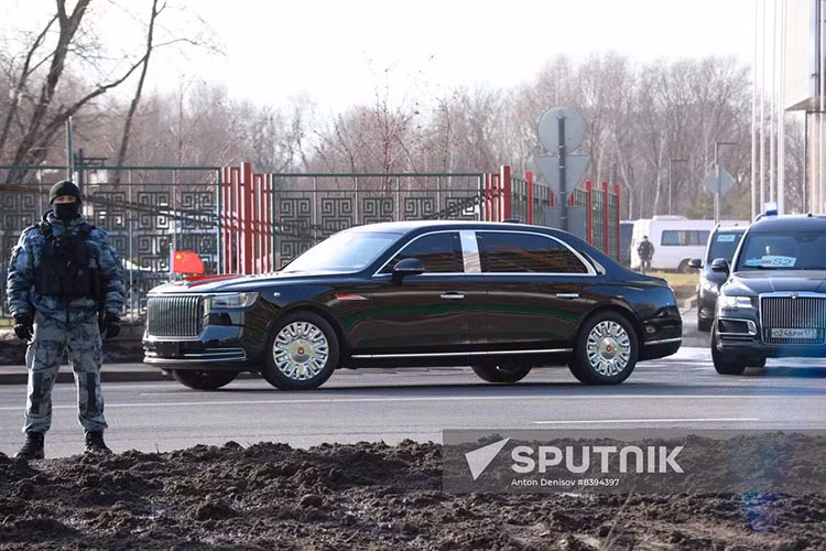 Giống với các mẫu limousine chở nguyên thủ khác, N701 cũng được thiết kế đặc biệt với thân xe có khả năng chống đạn và có hệ thống sơ cứu riêng trong xe. Là mẫu xe dành riêng cho người đứng đầu Trung Quốc, Hồng Kỳ N701 được sản xuất 50 chiếc trong vòng 10 năm.