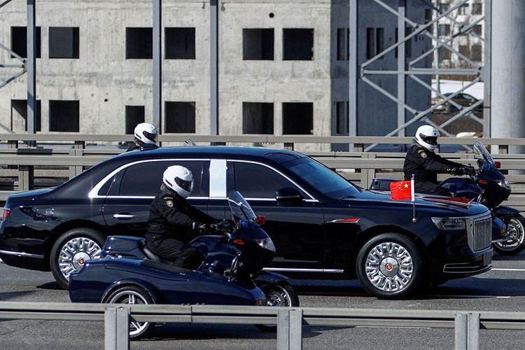 Trong đó, động cơ V8, tăng áp, dung tích 4.0L tạo ra công suất tối đa 360 mã lực và mô-men xoắn cực đại 550 Nm. Động cơ xăng V12, dung tích 6.0L của hãng sản sinh công suất tối đa 408 mã lực hoặc 375 mã lực.