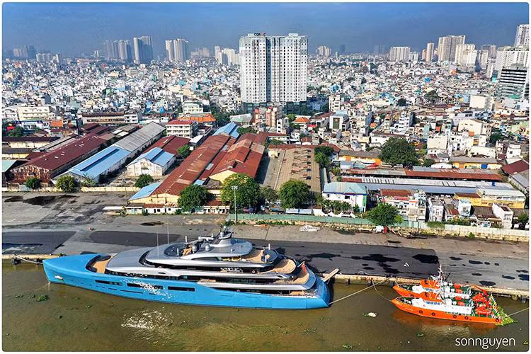 Theo công bố, vận tốc tối đa của Aviva đạt được là 20 hải lý/giờ (37km/h) và vận tốc hành trình tối ưu là 14 hải lý/giờ (26km/h). Hệ động lực của Aviva gồm 02 động cơ diesel MTU 16V 4000 M73L, với mỗi động cơ có công suất cực đại đạt 2.880kW (3.862 mã lực) tại 2.050 vòng/phút.