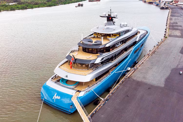 Theo nhiều thông tin cho biết, các nhà thiết kế đã nghiên cứu tính toán, thử nghiệm kỹ lưỡng, giúp giảm tới 20% lực cản so với thông thường. Điều này cũng cho phép sử dụng hệ động lực không cần công suất quá lớn và dẫn tới là giảm được đáng kể mức tiêu hao nhiên liệu.