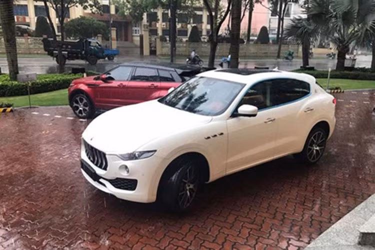 Hiện chưa rõ chiếc Maserati Levante S của có phải là chiếc đầu tiên xuất được đưa về nước vưà qua hay không. Tại thị trường Việt Nam, Maserati Levante S được chốt giá 6,1 tỷ đồng, tuy nhiên, mức giá trên có thể tăng cao tùy theo option mà khách hàng lựa chọn.