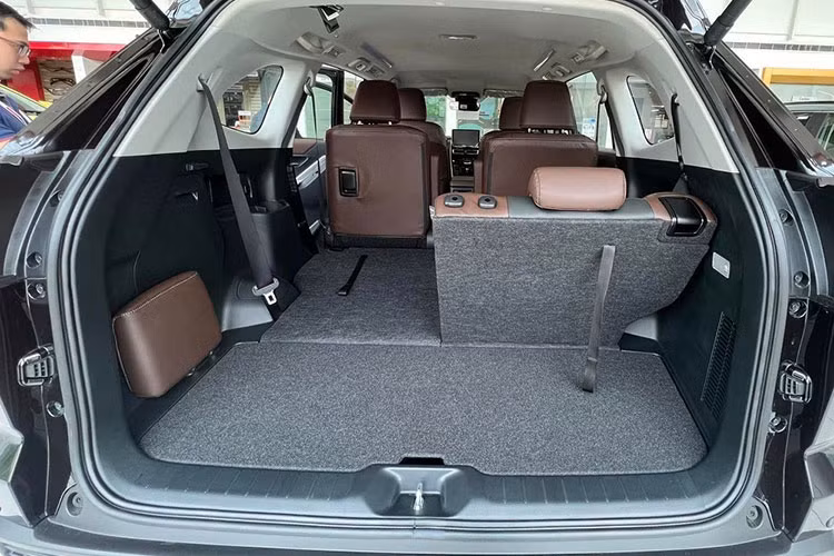 Động cơ hybrid dung tích 2.0L kết hợp với một mô-tơ điện và hộp số e-Drive, tạo ra công suất tổng cộng 184 mã lực cùng mô-men xoắn cực đại 188 Nm. Hai phiên bản còn lại sử dụng động cơ xăng Dynamic Force 4 xi-lanh, dung tích 2.0L, sản sinh công suất tối đa 174 mã lực tại tua máy 6.600 vòng/phút và mô-men xoắn cực đại 205 Nm tại dải tua máy 4.500 - 9.000 vòng/phút.