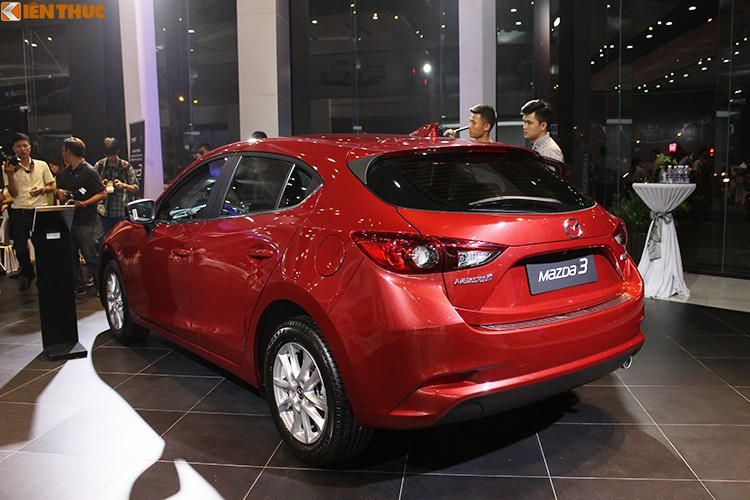 Mazda3 phiên bản hiện tại ở Việt Nam có 2 lựa chọn động cơ: Động cơ dung tích 1.5L cho công suất tối đa 110hp/6000rpm, mô-men xoắn 144Nm/4000rpm; Động cơ dung tích 2.0L cho công suất tối đa 153hp/6000rpm và mô-men xoắn tối đa 200Nm/4000rpm. Tất cả các phiên bản đều được trang bị hộp số tự động 6 cấp tích hợp chế độ lái thể thao.