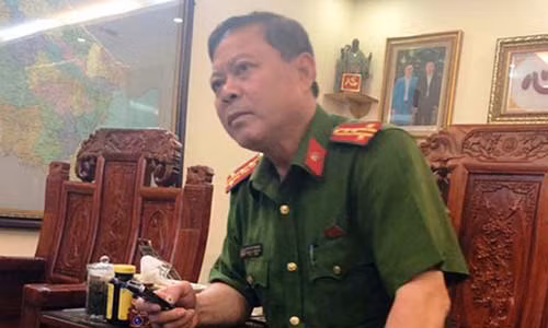 Dinh chi Truong Cong an TP Thanh Hoa bi to nhan 260 trieu dong “chay an“