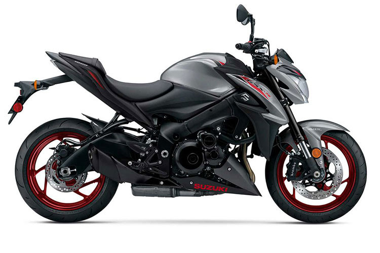 Về Trang bị, Suzuki GSX-S1000 sẽ sở hữu tay lái dạng fat-bar cao hơn, mang đến tư thế ngồi thẳng thoải mái cho người sử dụng ở nhiều dạng địa hình khác nhau. Về mặt trang bị, Suzuki GSX-S1000 sở hữu hệ thống chiếu sáng LED, đồng hồ kỹ thuật số đơn sắc hiển thị đa thông tin.