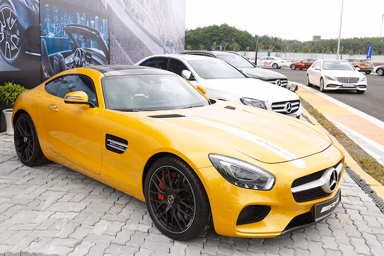 Mercedes-Benz Việt Nam mang đến sự kiện MBDA 2018 hơn 30 xe để khách hàng lái thử bao gồm cả sedan lẫn SUV, từ A-Class đến S-Class, từ GLA đến GLS. Đáng chú ý, khách hàng có thể trải nghiệm các mẫu xe hiệu năng cao Mercedes-AMG A 45 4MATIC và Mercedes-AMG CLA 45 4MATIC trên đường đua Đại Nam.