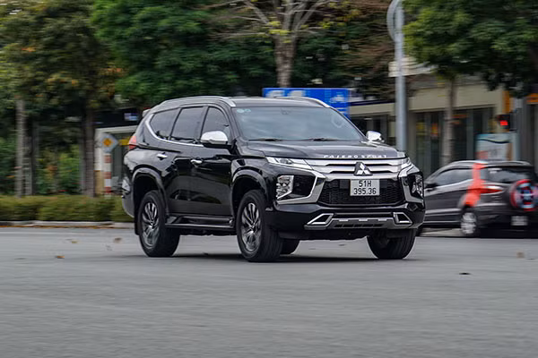 Lua chon Mitsubishi Pajero Sport hay Fortuner Legender ban 1 cau?