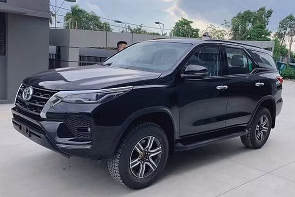 Lua chon Mitsubishi Pajero Sport hay Fortuner Legender ban 1 cau?-Hinh-10