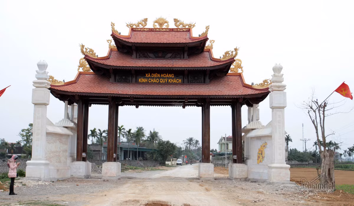 Cổng làng xã Diễn Hoàng được một doanh nhân thế hệ 8X đóng góp xây dựng quê hương. Ảnh: Quốc Huy