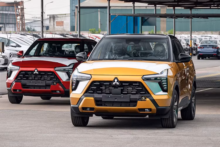  Mitsubishi Xforce: 802 xe Dù giảm nhẹ 4 xe so với tháng trước, nhưng với doanh số 802 xe bán ra trong tháng 5/2024, Mitsubishi Xforce vẫn nằm trong Top 10 xe bán chạy nhất tháng. Tuy nhiên, kết quả này khiến Xforcr tụt 2 bậc xuống vị trí thứ 8 trong bảng xếp hạng. Lũy kế từ đầu năm đến nay, doanh số của Xforce là 2.942 xe. Mẫu B-SUV Mitsubishi Xforce được nhập khẩu nguyên chiếc từ Indonesia với 4 phiên bản GLX, Exceed, Premium và Ultimate. 