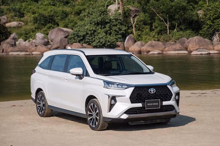 Toyota Veloz Cross: 604 xe Vị trí cuối cùng trong bảng xếp hạng thuộc về Veloz Cross với doanh số 604 xe bán ra thị trường, tăng 15% so với tháng 4/2024. Từ đầu năm đến nay, đã có 2.097 xe Veloz bán ra thị trường. Tại Việt Nam, Toyota Veloz Cross tại bán ra với 2 phiên bản cùng mức giá lần lượt là 638 và 660 triệu đồng.