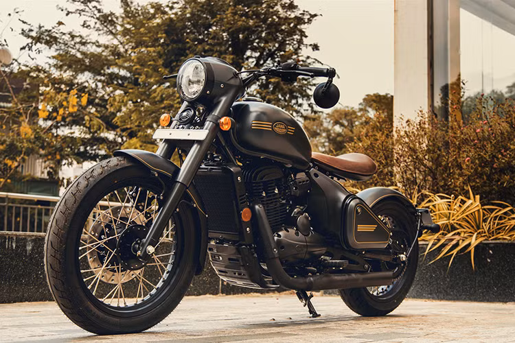 Ngoài ra, Perak Bobber 350 cũng được trang bị công nghệ an toàn với hệ thống chống bó cứng phanh (ABS) ở cả bánh trước và sau. Mức giá xe Jawa Perak Bobber 350 được chào bán khoảng 150 triệu đồng. 