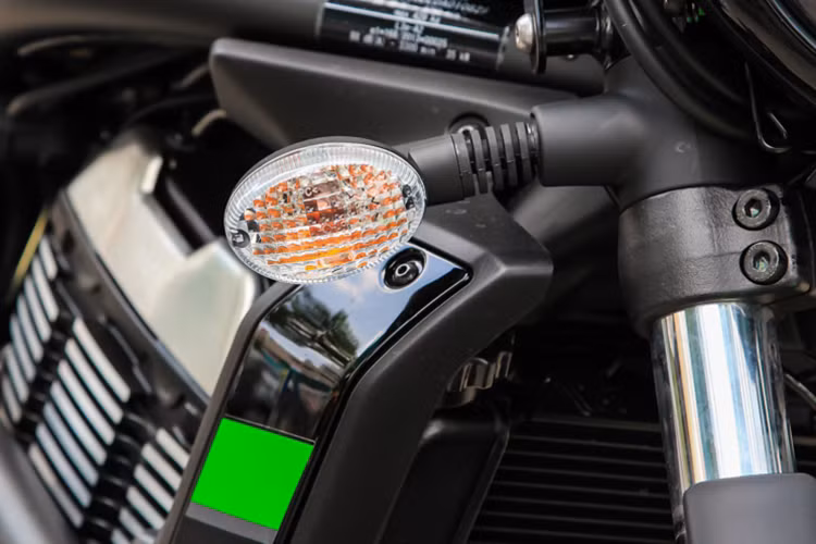 Trên Vulcan S Cafe 2017, xe được trang bị bộ gác chân mới có thể tùy chỉnh 3 vị trí gồm tiêu chuẩn, 25 mm về phía trước và 25 mm lùi về sau (tuy nhiên chủ nhân của chiếc xe phải tháo/lắp thủ công với 2 thanh số có độ dài khác nhau được tặng kèm theo trong lúc mua xe). 