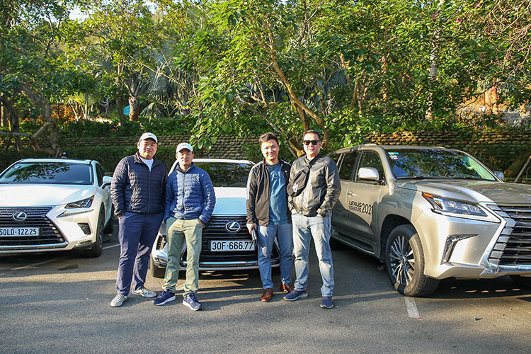 Đó là sự sang trọng, đẳng cấp nhưng vẫn làm bật lên phong cách của những chiếc xe hạng sang Lexus cũng như chủ sở hữu; là cảm giác thể thao, thực dụng nhưng vẫn cảm nhận được sự cao cấp, sang trọng; là thiết kế hài hoà nhưng vẫn đảm bảo khả năng vận hành mạnh mẽ, linh hoạt và sự kết hợp hoàn hảo giữa công nghệ chế tác và bản sắc nghệ thuật đặc trưng…