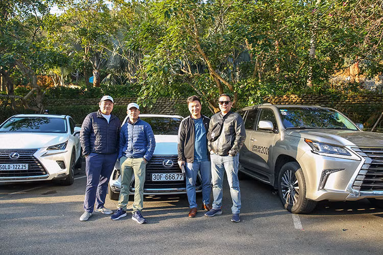 Đó là sự sang trọng, đẳng cấp nhưng vẫn làm bật lên phong cách của những chiếc xe hạng sang Lexus cũng như chủ sở hữu; là cảm giác thể thao, thực dụng nhưng vẫn cảm nhận được sự cao cấp, sang trọng; là thiết kế hài hoà nhưng vẫn đảm bảo khả năng vận hành mạnh mẽ, linh hoạt và sự kết hợp hoàn hảo giữa công nghệ chế tác và bản sắc nghệ thuật đặc trưng…