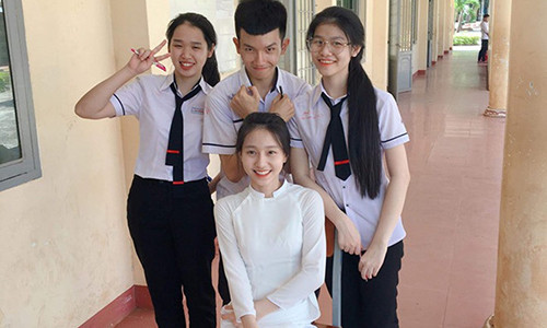 Nu cuoi rang ro cua nu sinh xinh dep bi liet ca hai chan-Hinh-2