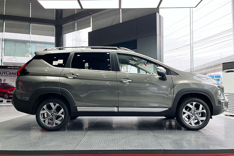 Mitsubishi Xpander Cross 2023 tu 698 trieu tai Viet Nam, nang cap dang tien-Hinh-7