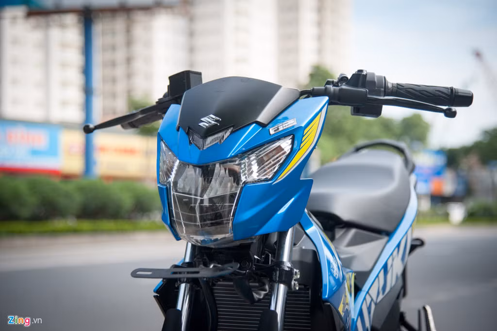 Dòng xe này cũng được Suzuki Việt Nam lắp ráp và phân phối với tên gọi Raider F150, giá khoảng 49 triệu đồng. Trong khi đó, chiếc Satria F150 nhập khẩu Indonesia này đang được một đại lý kinh doanh tư nhân phân phối với giá khoảng 70 triệu đồng.