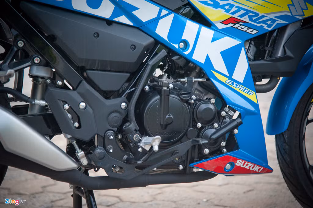 Satria F150 2017 trang bị động cơ 4 thì, dung tích 150 cc, 4 van, DOHC, công suất 18,2 mã lực tại 10.000 vòng/phút và mô-men xoắn 13,8 Nm tại 8.500 vòng/phút, làm mát bằng dung dịch. Tích hợp phun xăng điện tử, hộp số 6 cấp. Theo công bố của nhà sản xuất xe máy Suzuki, vận tốc tối đa của xe đạt 142 km/h.