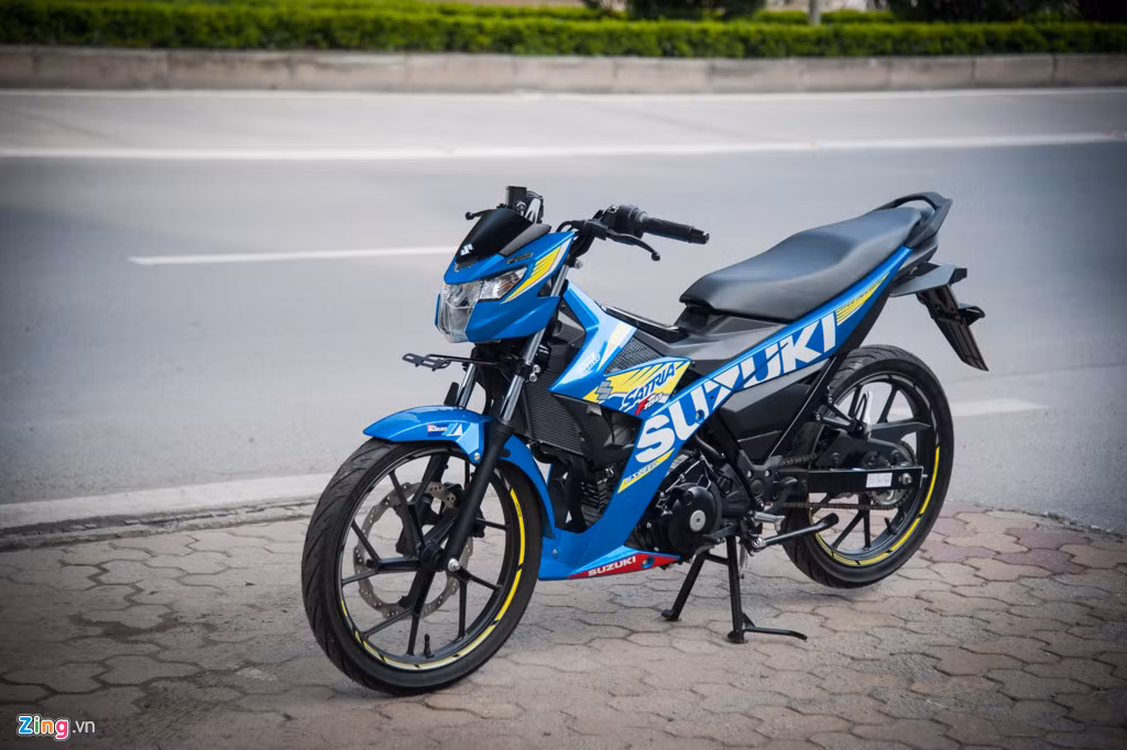 Ra mắt cách đây hơn 1 năm tại Indonesia, dòng xe underbone Satria F150 của Suzuki thay đổi khá nhiều so với thế hệ cũ. Ngoại hình khác biệt, động cơ mạnh hơn là những nâng cấp chính của Suzuki Satria F150 2017.