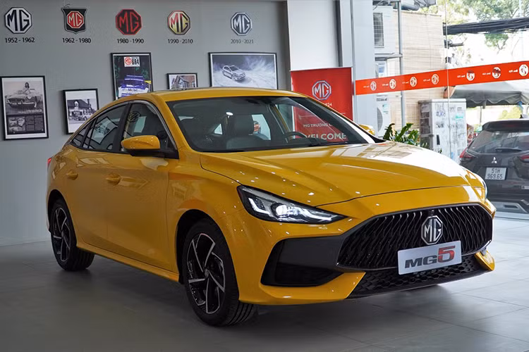 Hôm nay 3/3/2022, MG Việt Nam chính thức ra mắt mẫu xe MG5 hoàn toàn mới. Theo ông Ông Teh Kim Hwa - Tổng Giám đốc TC Service Việt Nam, đơn vị phân phối các sản phẩm mang thương hiệu MG tại Việt Nam cho biết, "sản phẩm MG5 Hoàn toàn mới mang trong mình những giá trị của một sản phẩm có thể gây đột phá trong phân khúc sedan hạng C tại Việt Nam."